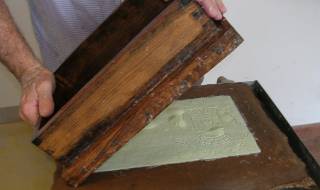 Carta fatta a mano al Museo della Carta di Mele